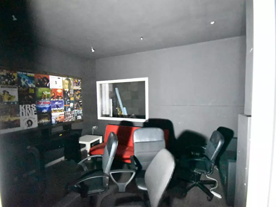 Immagine 9 di Laboratorio in affitto  in Via Cino da Pistoia a Roma