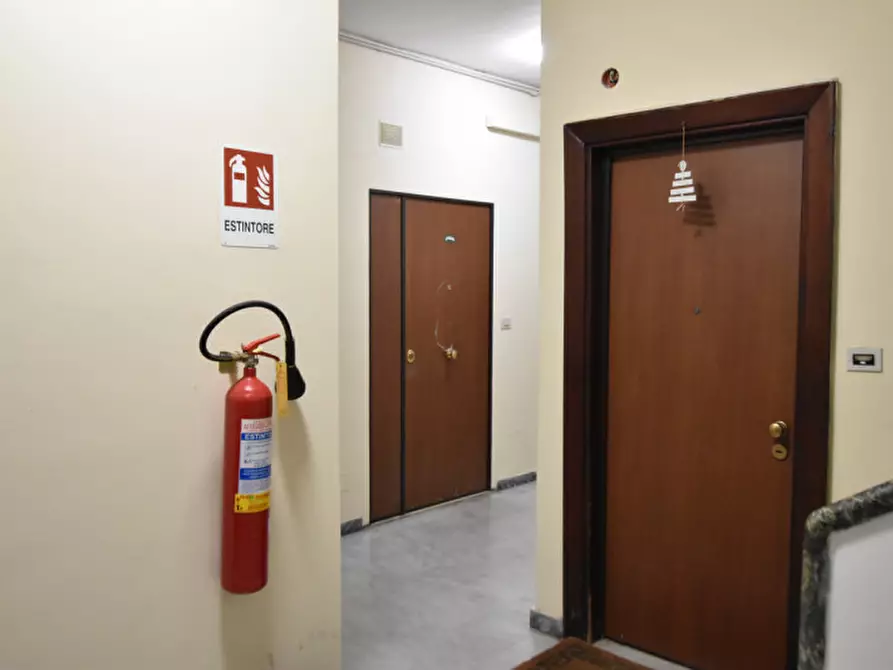 Immagine 12 di Laboratorio in affitto  in Via Cino da Pistoia a Roma