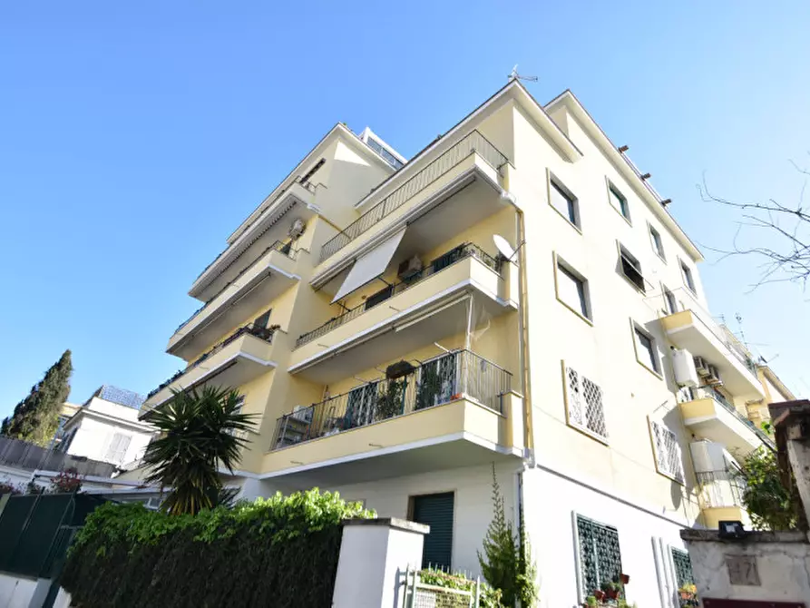 Immagine 14 di Laboratorio in affitto  in Via Cino da Pistoia a Roma