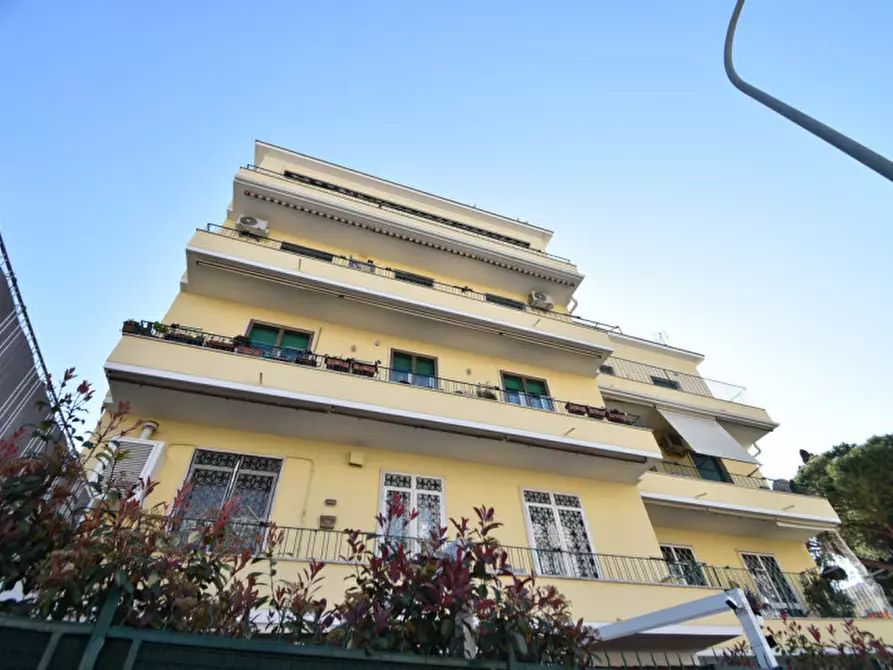 Immagine 15 di Laboratorio in affitto  in Via Cino da Pistoia a Roma