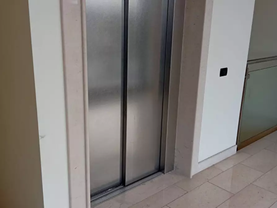 Immagine 4 di Ufficio in affitto  in Via Vincenzo Brunacci a Venezia