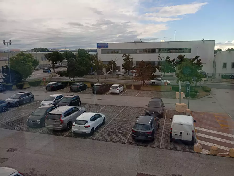 Immagine 3 di Ufficio in affitto  in Via Vincenzo Brunacci a Venezia