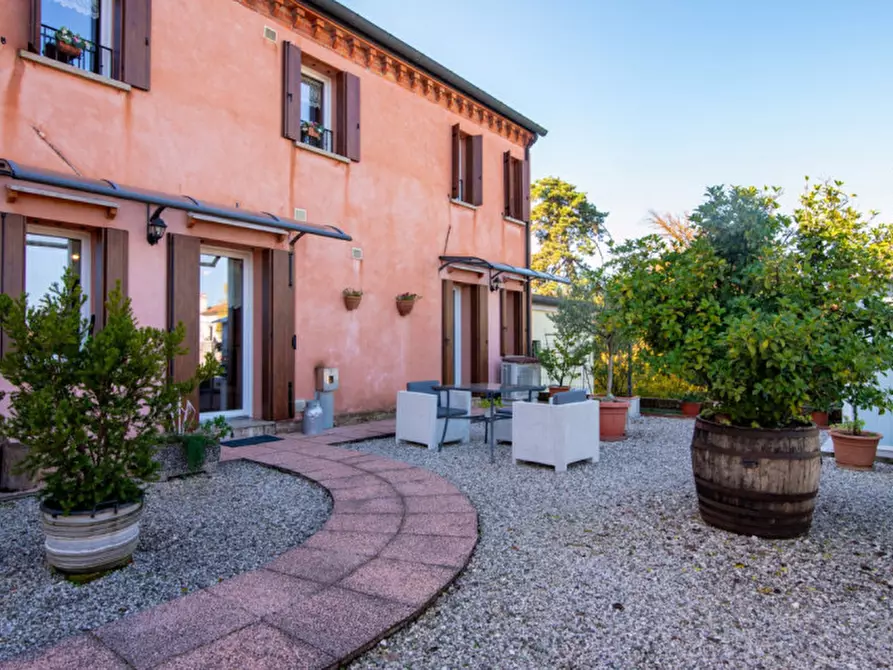 Immagine 1 di Casa indipendente in vendita  in Via Missaglia a Mestrino