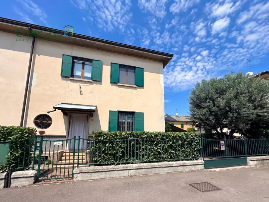 Immagine 1 di Villa in vendita  a Dalmine
