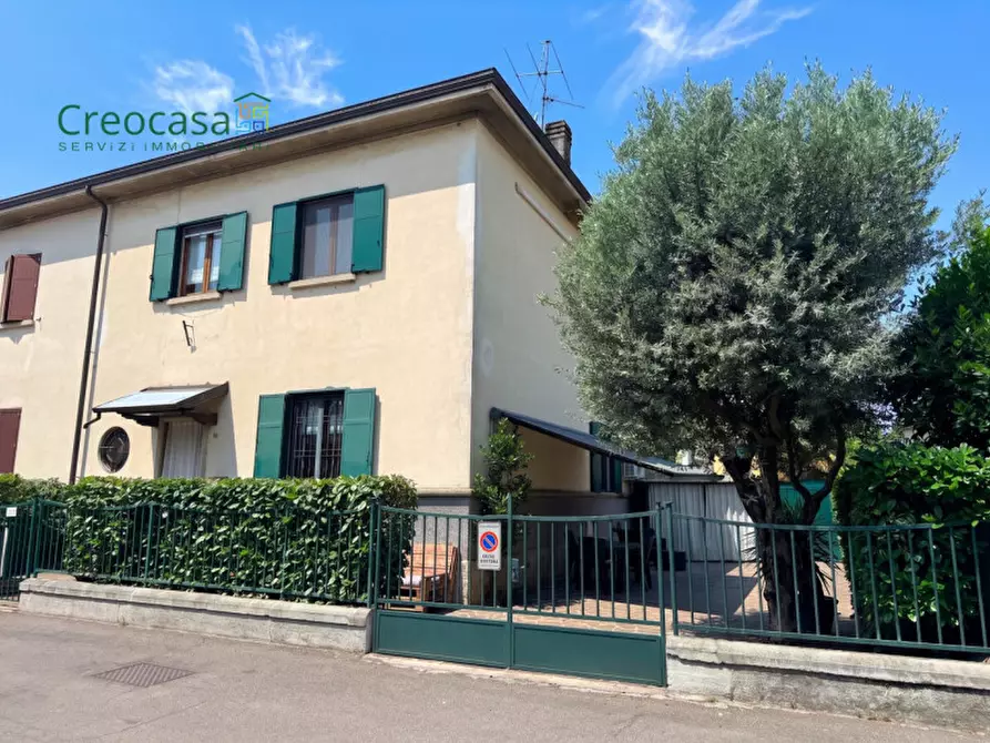 Immagine 2 di Villa in vendita  a Dalmine