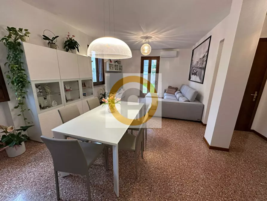 Immagine 1 di Casa bifamiliare in vendita  a Bassano Del Grappa