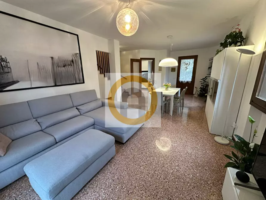 Immagine 2 di Casa bifamiliare in vendita  a Bassano Del Grappa