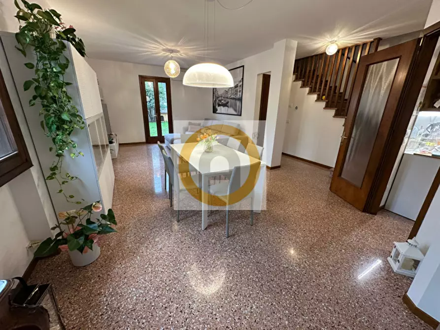Immagine 6 di Casa bifamiliare in vendita  a Bassano Del Grappa