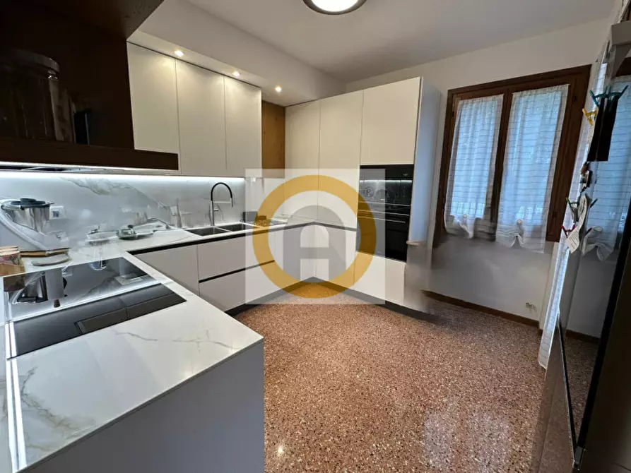 Immagine 11 di Casa bifamiliare in vendita  a Bassano Del Grappa