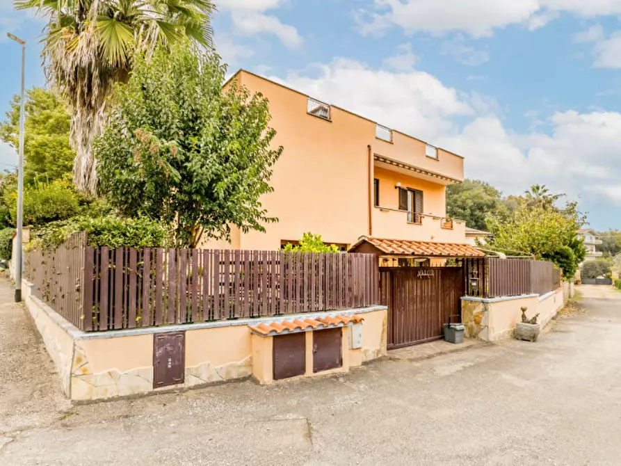 Immagine 1 di Villa in vendita  in VIA ROMENTINO 51 a Roma