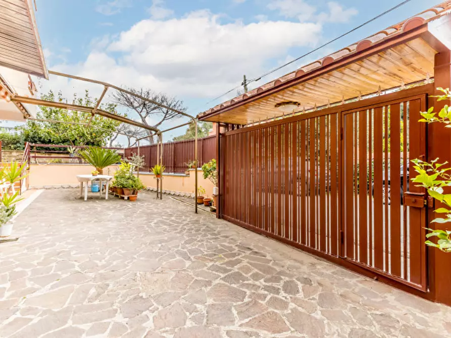 Immagine 6 di Villa in vendita  in VIA ROMENTINO 51 a Roma