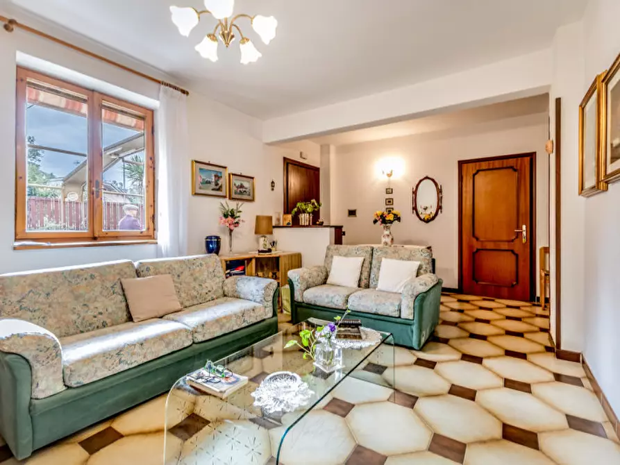 Immagine 8 di Villa in vendita  in VIA ROMENTINO 51 a Roma