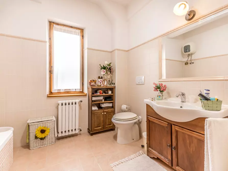 Immagine 28 di Villa in vendita  in VIA ROMENTINO 51 a Roma