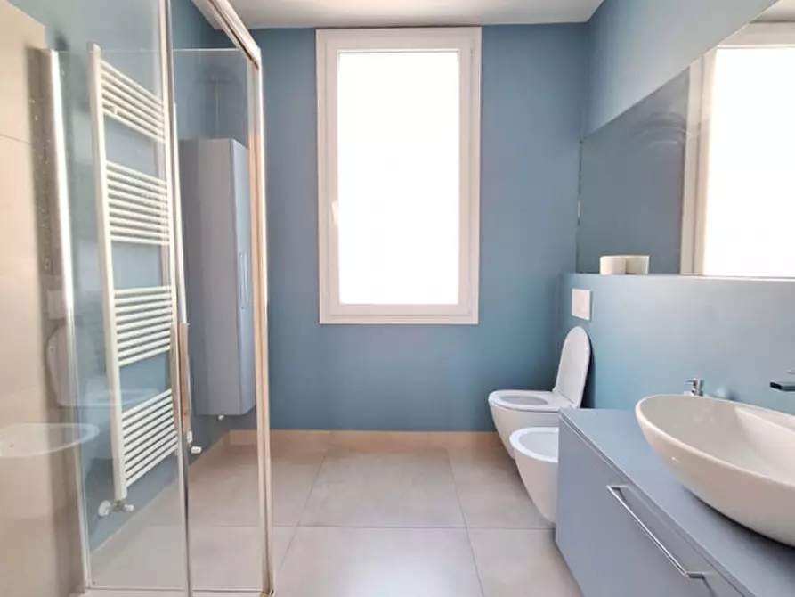 Immagine 17 di Palazzo in vendita  in Viale della Pace a Rovigo