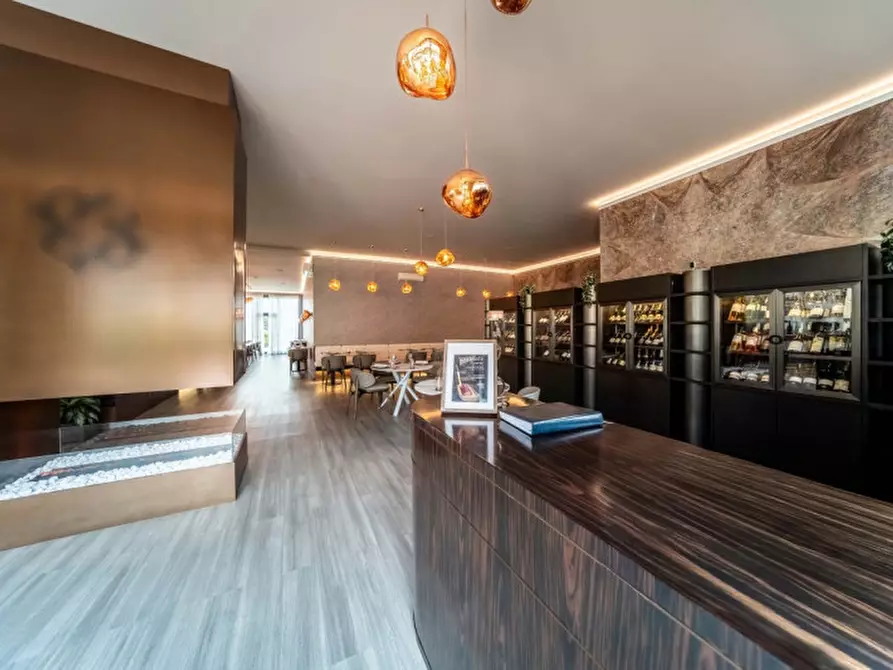 Immagine 3 di Attività commerciale in vendita  in Via Emilia Ovest a Parma