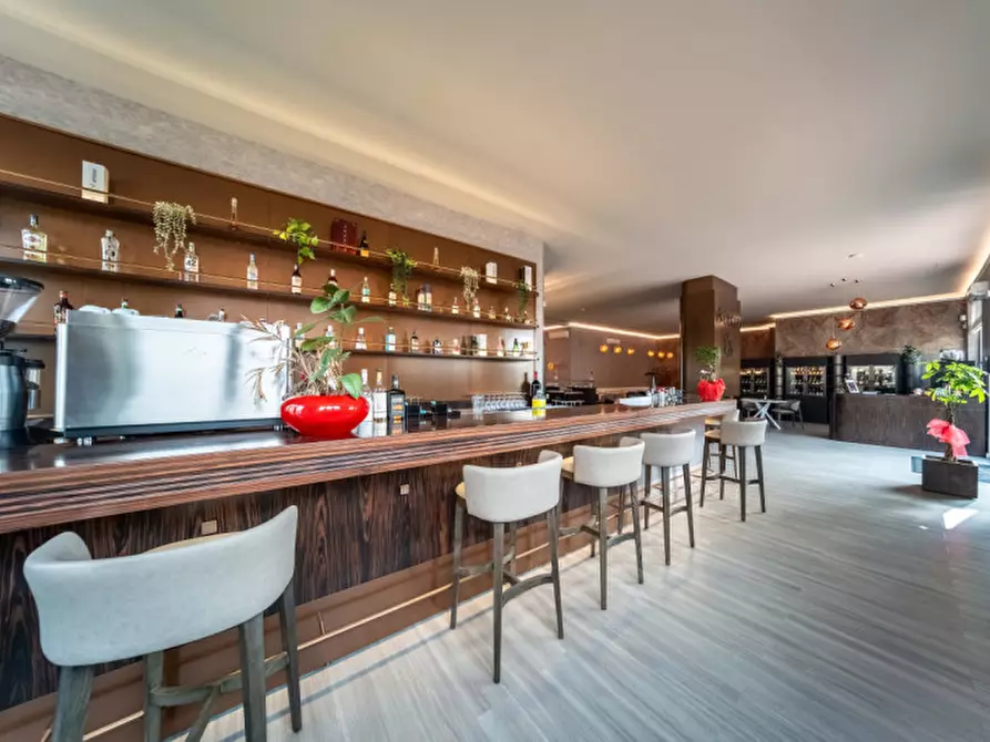 Immagine 4 di Attività commerciale in vendita  in Via Emilia Ovest a Parma