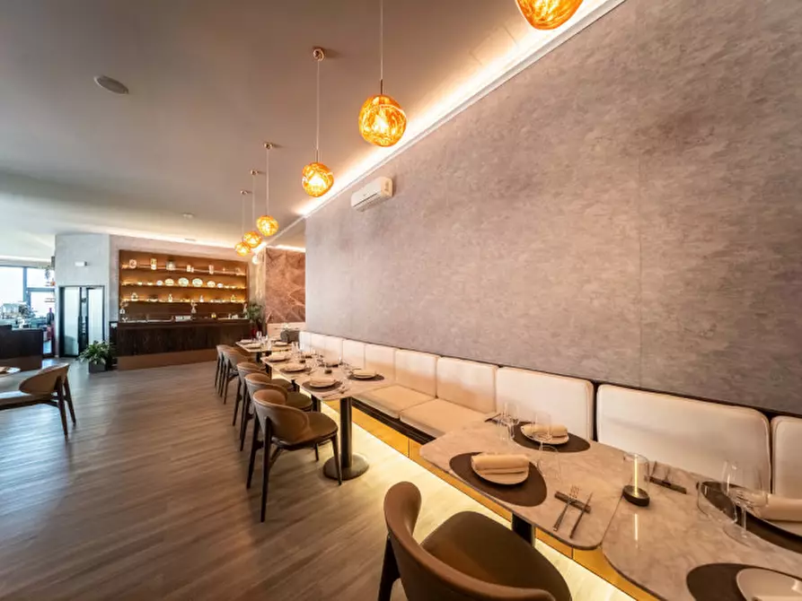 Immagine 9 di Attività commerciale in vendita  in Via Emilia Ovest a Parma