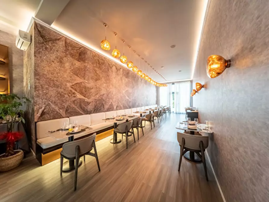 Immagine 10 di Attività commerciale in vendita  in Via Emilia Ovest a Parma