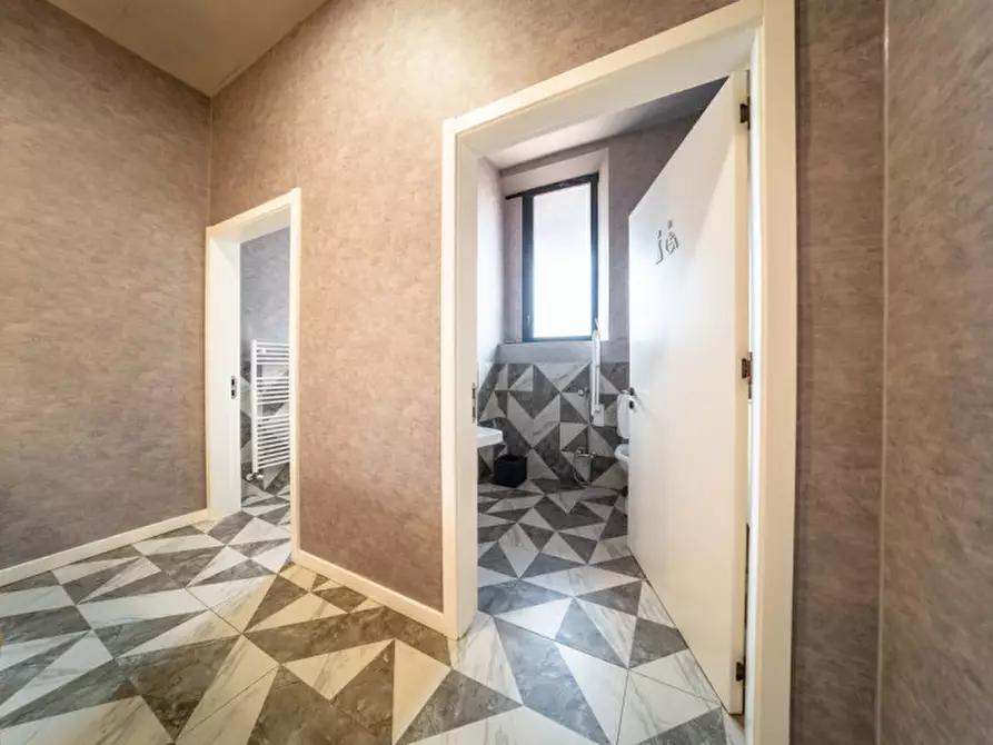 Immagine 13 di Attività commerciale in vendita  in Via Emilia Ovest a Parma