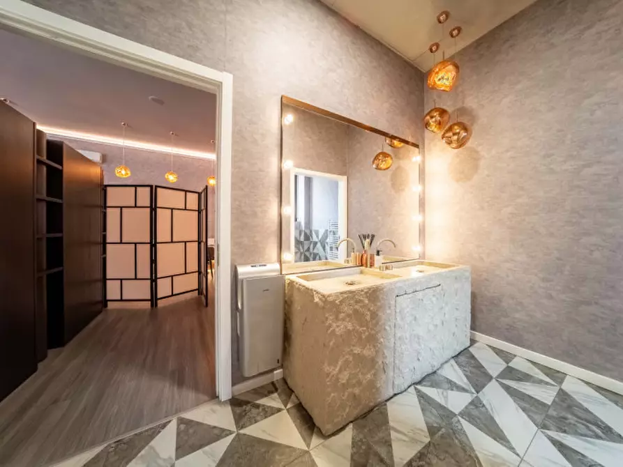 Immagine 14 di Attività commerciale in vendita  in Via Emilia Ovest a Parma