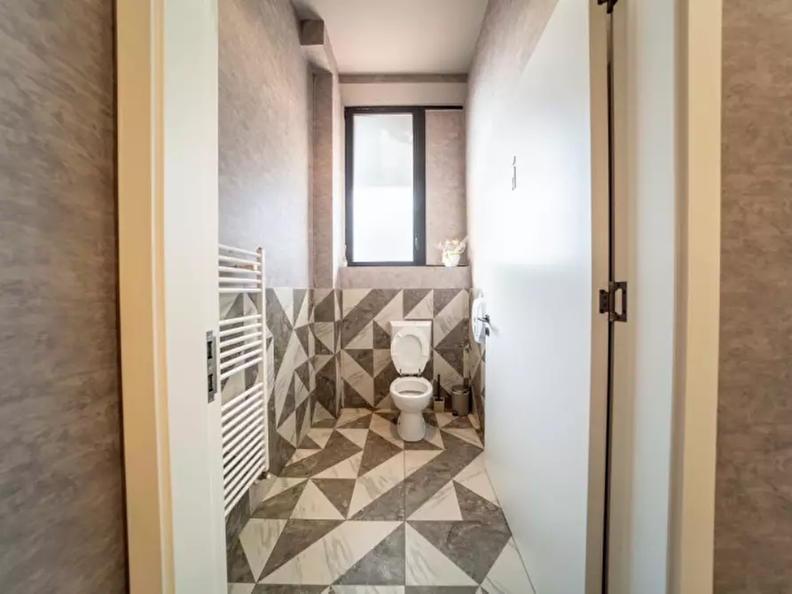 Immagine 15 di Attività commerciale in vendita  in Via Emilia Ovest a Parma