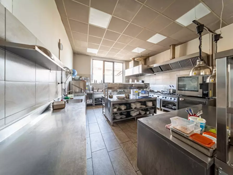 Immagine 16 di Attività commerciale in vendita  in Via Emilia Ovest a Parma