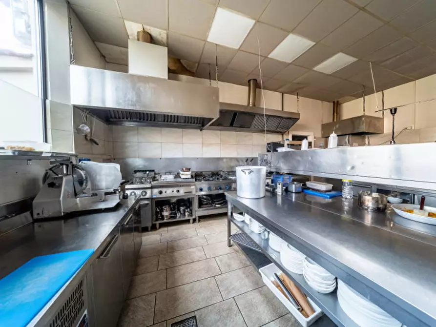 Immagine 18 di Attività commerciale in vendita  in Via Emilia Ovest a Parma