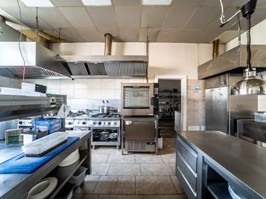 Immagine 21 di Attività commerciale in vendita  in Via Emilia Ovest a Parma