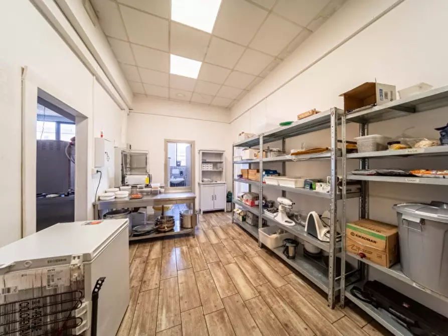 Immagine 22 di Attività commerciale in vendita  in Via Emilia Ovest a Parma