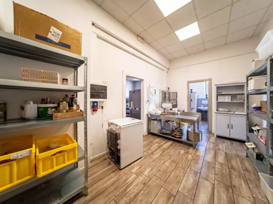 Immagine 23 di Attività commerciale in vendita  in Via Emilia Ovest a Parma