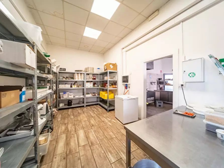 Immagine 24 di Attività commerciale in vendita  in Via Emilia Ovest a Parma