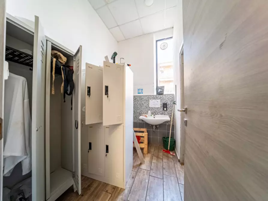 Immagine 26 di Attività commerciale in vendita  in Via Emilia Ovest a Parma