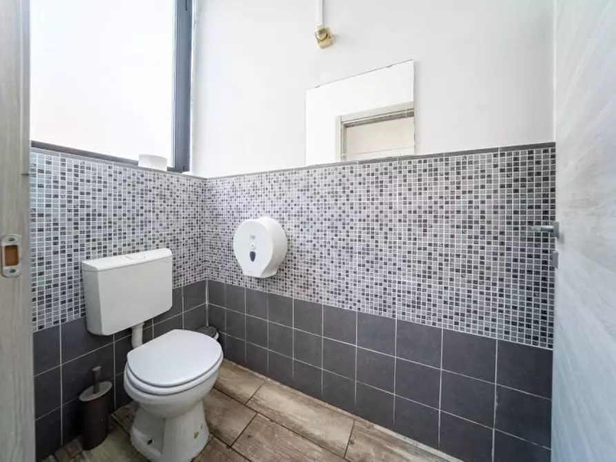 Immagine 27 di Attività commerciale in vendita  in Via Emilia Ovest a Parma