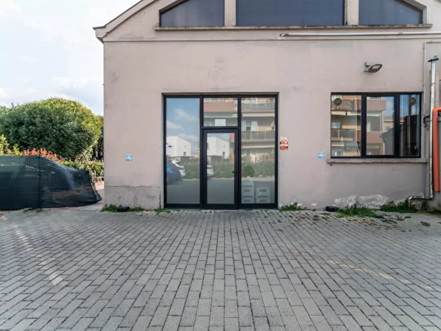 Immagine 43 di Attività commerciale in vendita  in Via Emilia Ovest a Parma