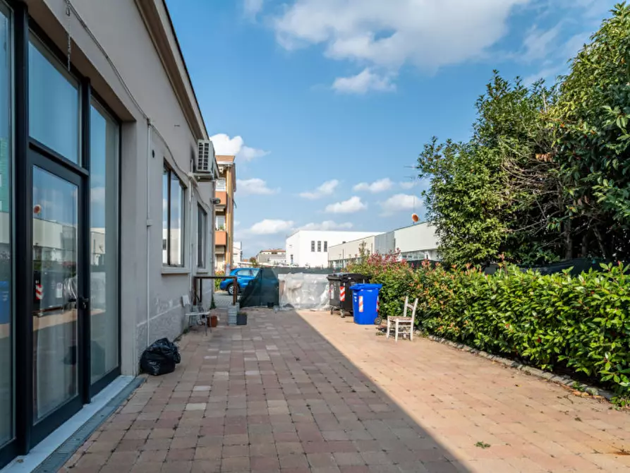 Immagine 44 di Attività commerciale in vendita  in Via Emilia Ovest a Parma