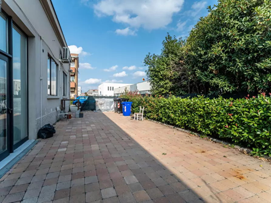 Immagine 45 di Attività commerciale in vendita  in Via Emilia Ovest a Parma