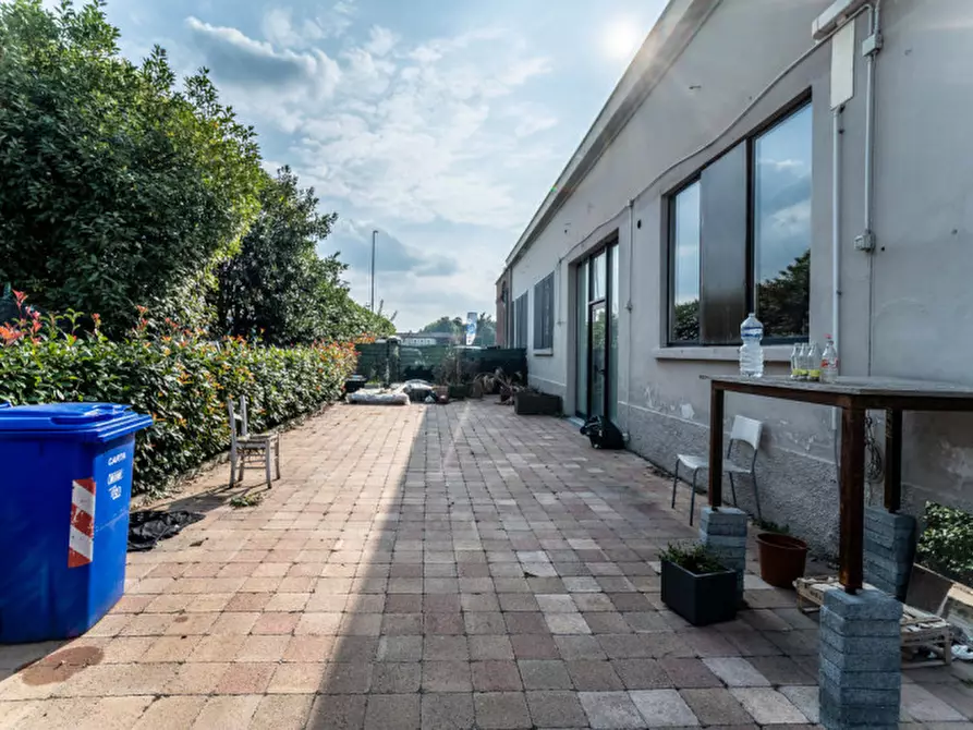 Immagine 46 di Attività commerciale in vendita  in Via Emilia Ovest a Parma