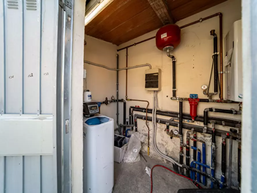 Immagine 47 di Attività commerciale in vendita  in Via Emilia Ovest a Parma