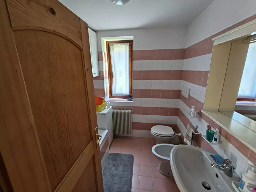 Immagine 15 di Appartamento in vendita  in Frazione San Bernardo, n.207 a Rabbi