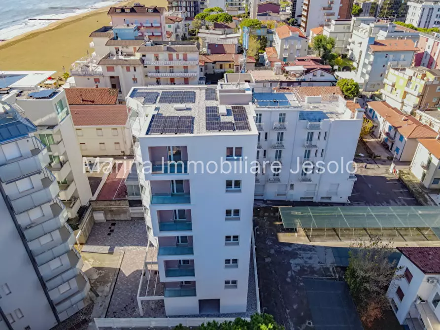 Immagine 2 di Palazzo in vendita  a Jesolo