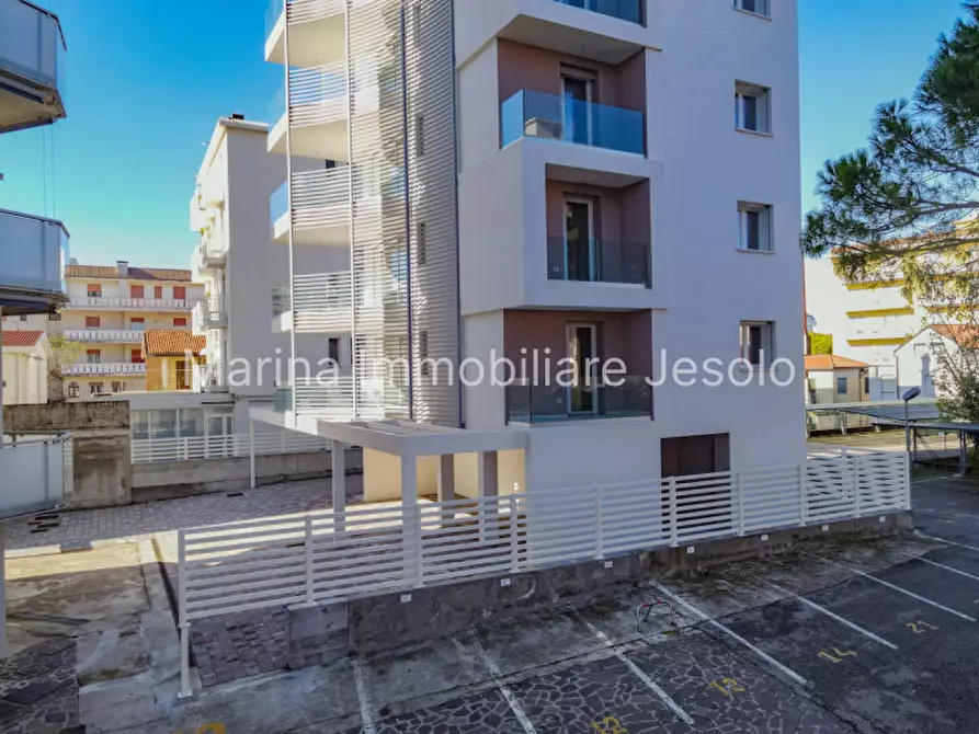 Immagine 2 di Palazzo in vendita  a Jesolo