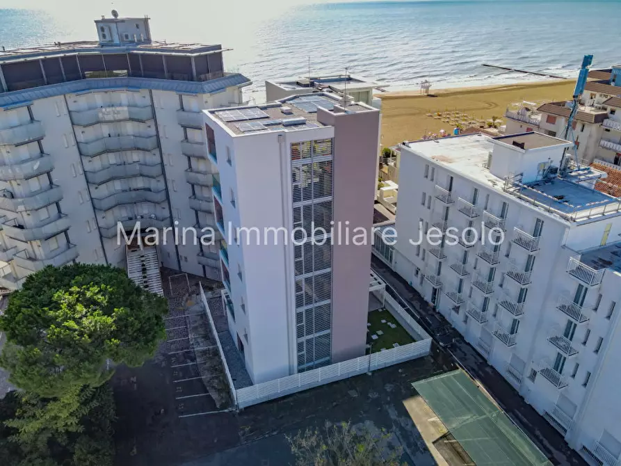 Immagine 4 di Palazzo in vendita  a Jesolo