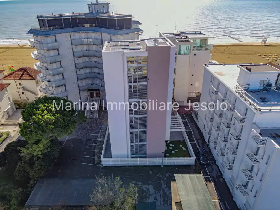 Immagine 5 di Palazzo in vendita  a Jesolo