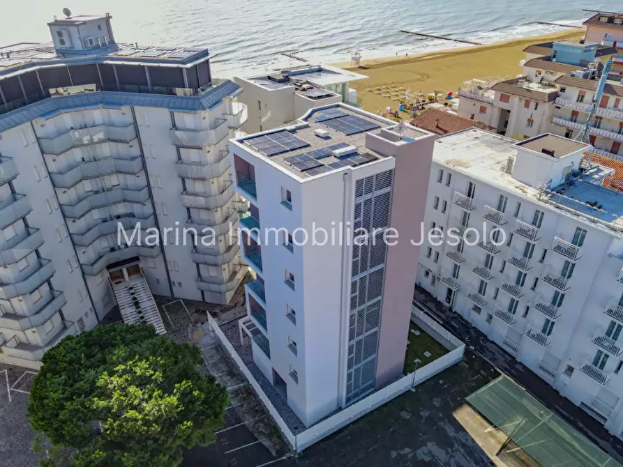 Immagine 11 di Palazzo in vendita  a Jesolo