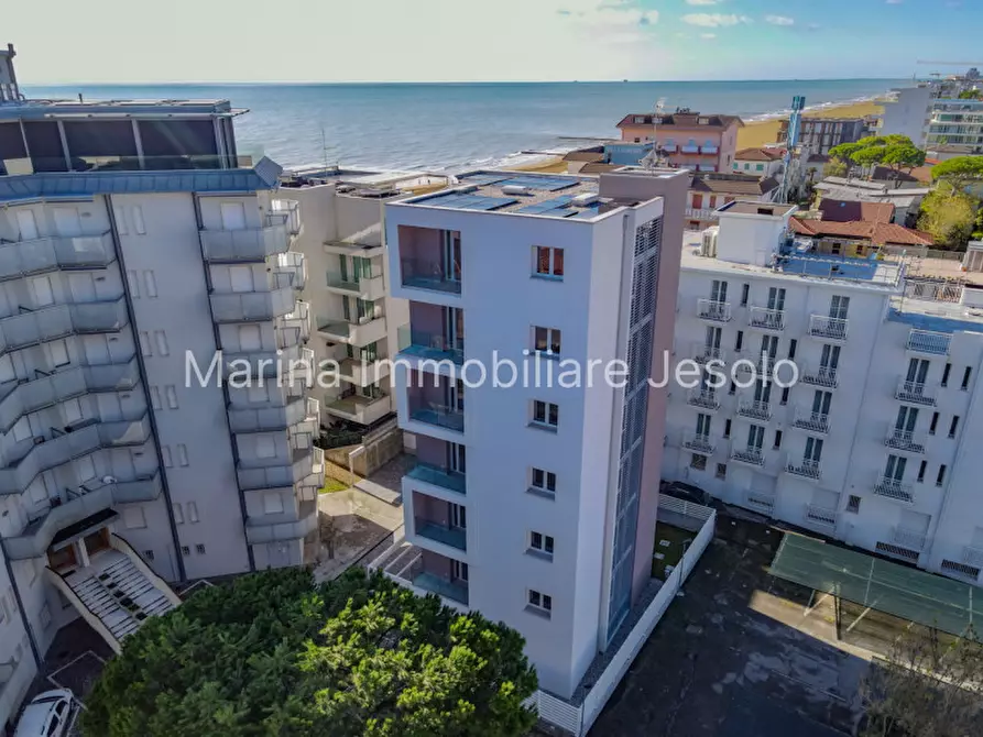 Immagine 13 di Palazzo in vendita  a Jesolo