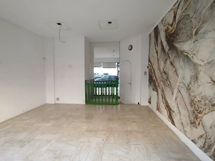 Immagine 3 di Negozio in vendita  in Via Dante Di Nanni 10/B a Torino