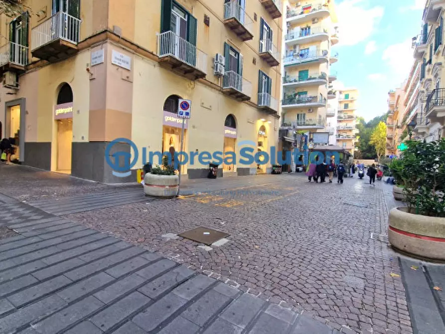 Immagine 1 di Negozio in affitto  in Via Giovanni Merliani a Napoli