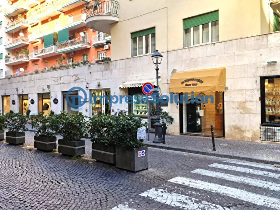 Immagine 4 di Negozio in affitto  in Via Giovanni Merliani a Napoli