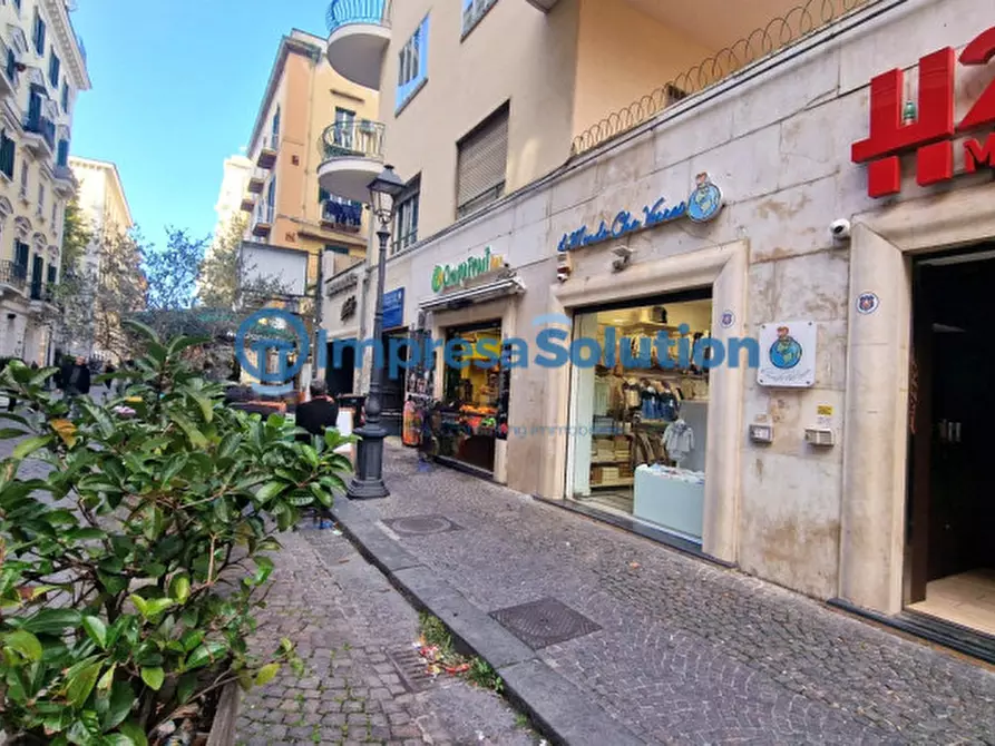 Immagine 9 di Negozio in affitto  in Via Giovanni Merliani a Napoli