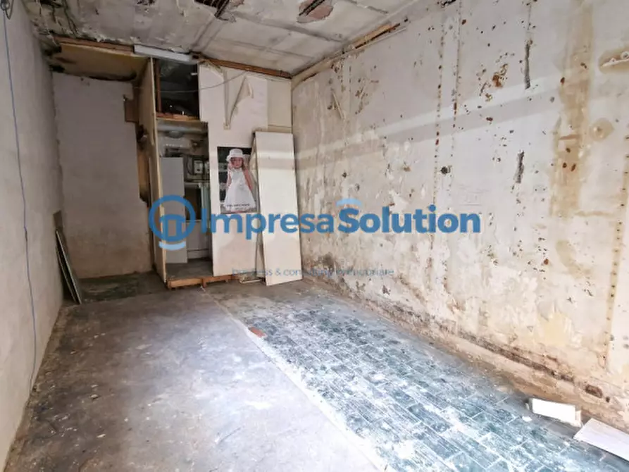 Immagine 17 di Negozio in affitto  in Via Giovanni Merliani a Napoli